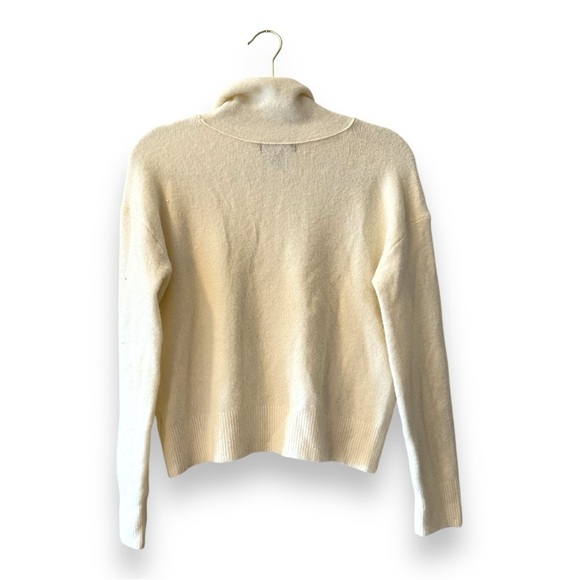 Banana Republic Cream Turtleneck Lightweight Sweater - Picture 2 of 3